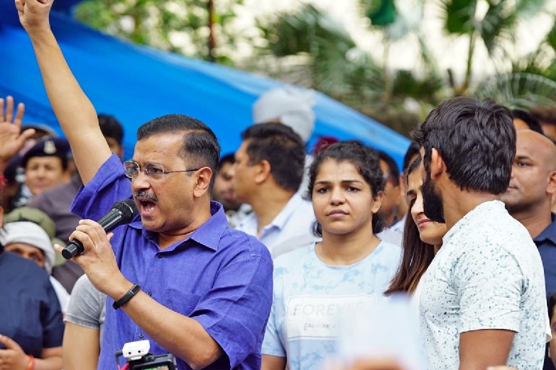 Kejriwal joins protesting wrestlers at Jantar Mantar