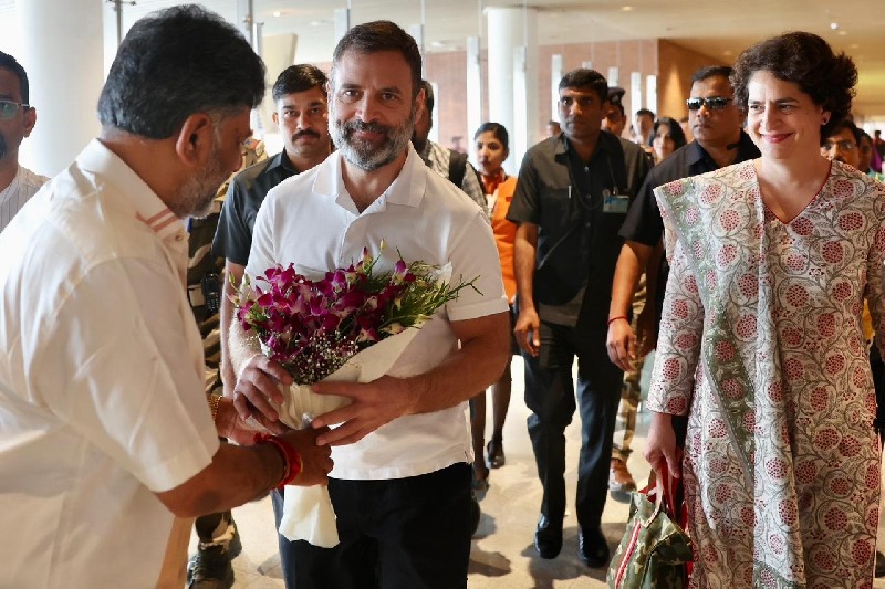 Rahul Gandhi, Priyanka arrive in Bengaluru for swearing-in ceremony