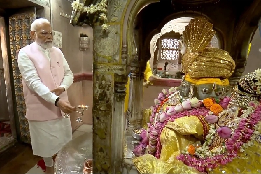 Modi offers prayers at Brahma temple in Pushkar