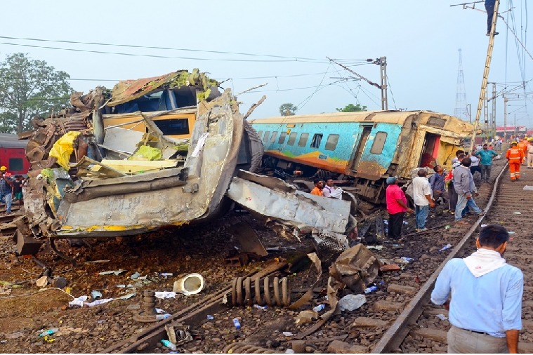 Before accident, Coromandel Express entered loop line, hit stationary goods train