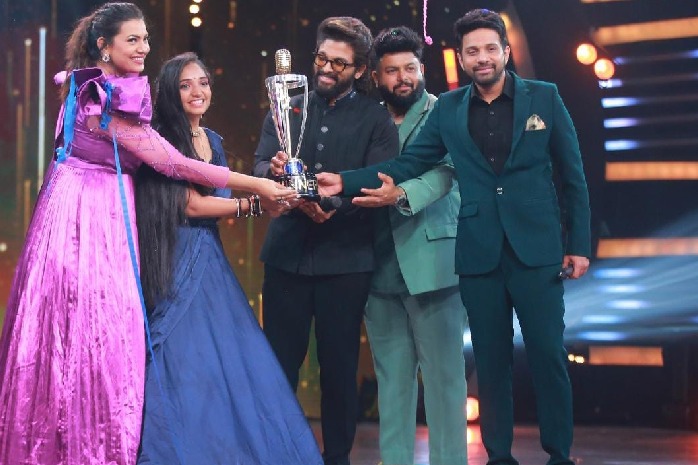 'Pushpa' star Allu Arjun crowns Telugu Indian Idol 2 winner