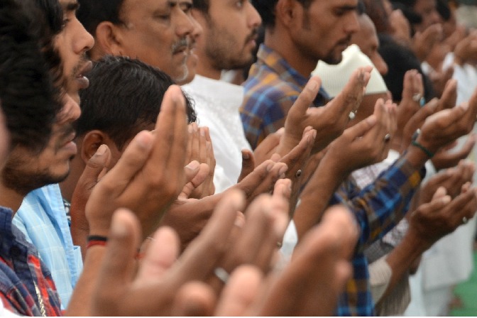 Two suspended for halting bus to alllow passengers to offer 'namaaz'