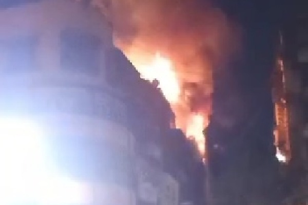 60 rescued, one injured in Mumbai building blaze