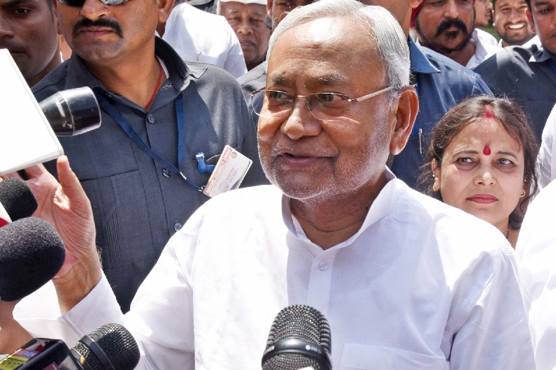 Security breach during Nitish Kumar's morning walk in Patna