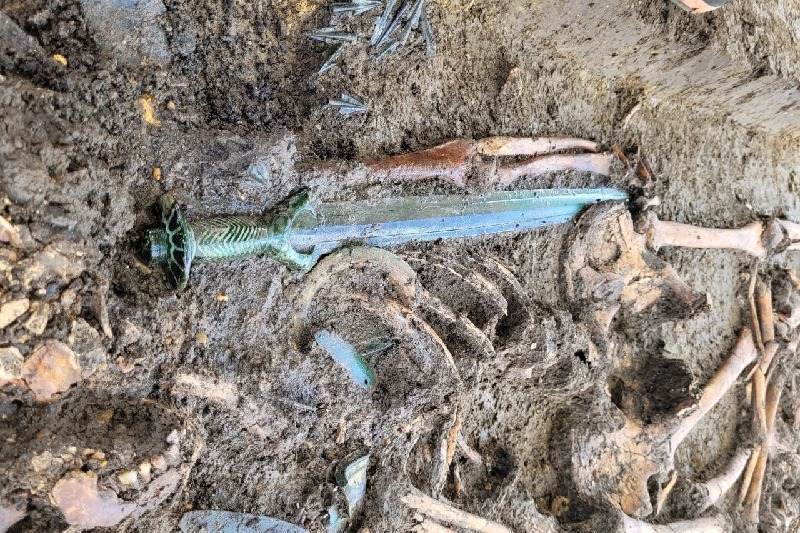 Ancient, well-preserved bronze sword found in Germany