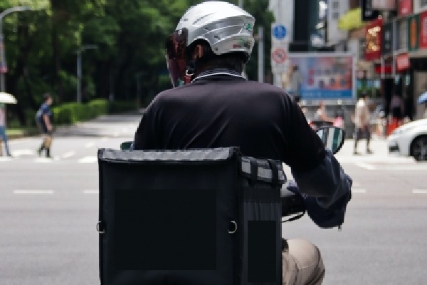 Delivery boy dies after car hits bike, drags him for 100 metres in Bengaluru