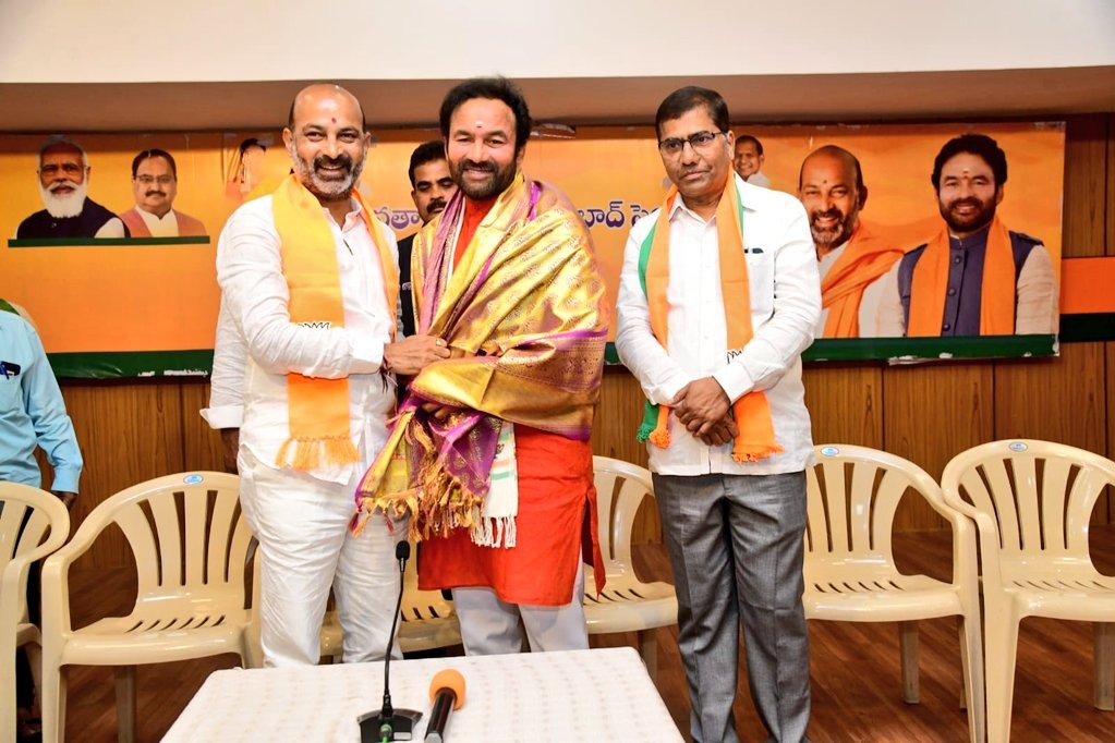 Kishan Reddy, Bandi Sanjay come together in a show of unity