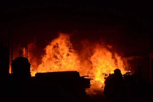 Fire breaks out in garment shop in Secunderabad