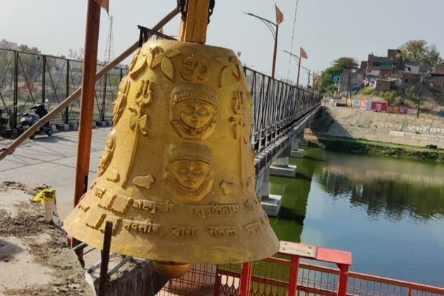 Minor girl found hanging from bell at temple gate in Ayodhya