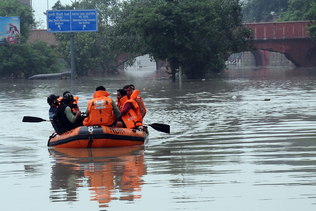 Parts of Delhi remain flooded despite slight decrease in Yamuna water level