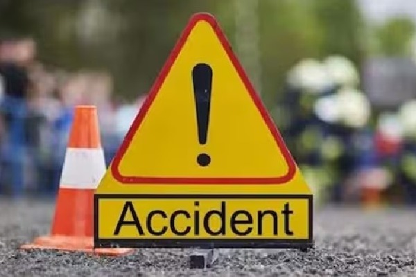 Two killed as car rams into truck in Telangana