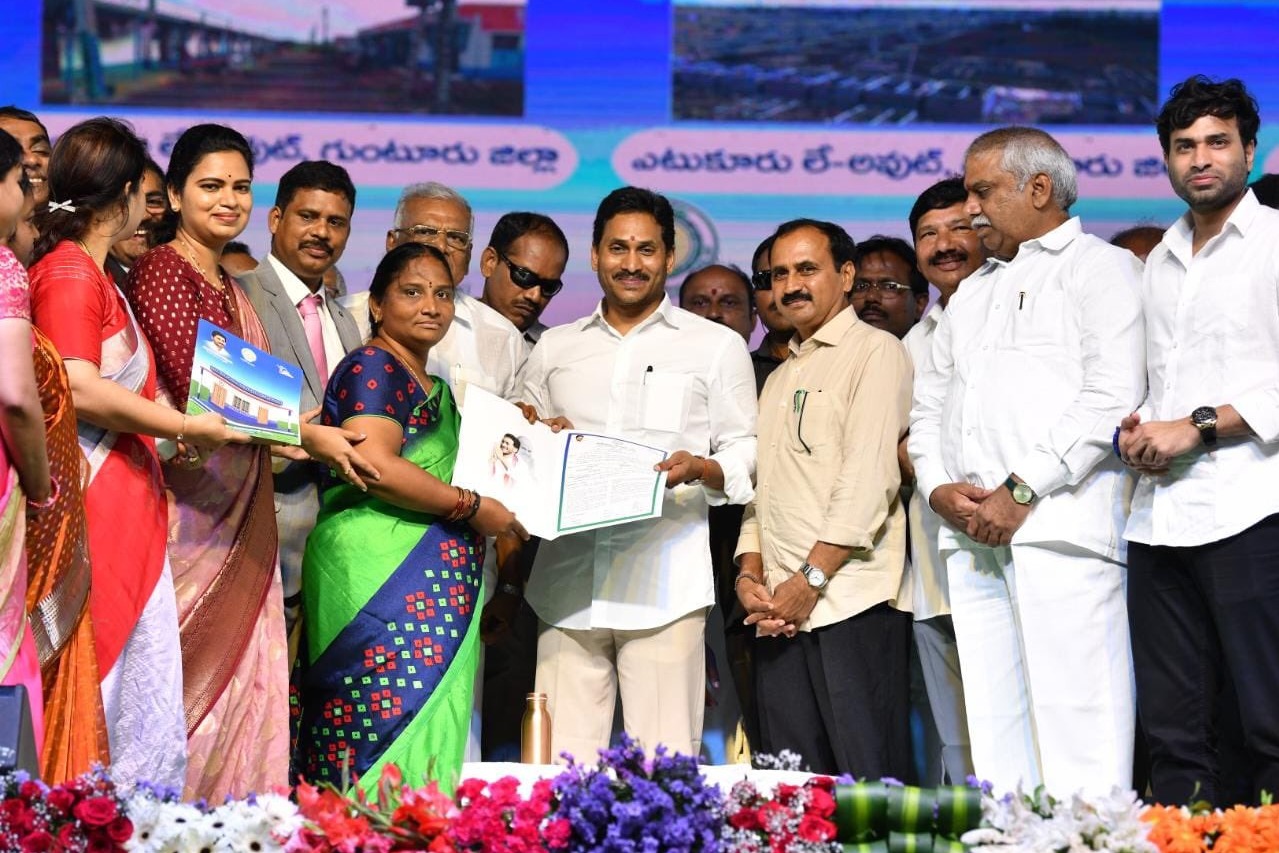 Amid protest, Jagan lays foundation stone for houses in Amaravati