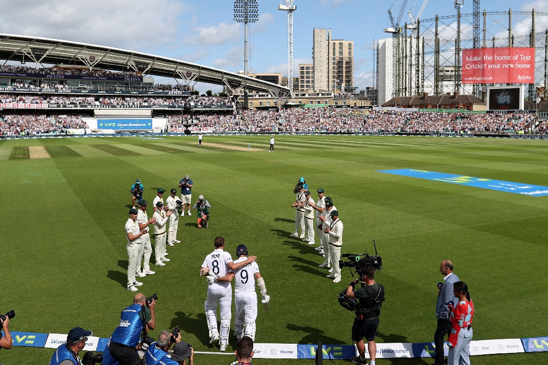 Ashes 2023: Retiring Stuart Broad receives guard of honour while coming out to bat for last time