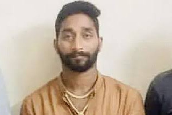 Conman posed as Andhra CM's personal secretary, held for smuggling ganja