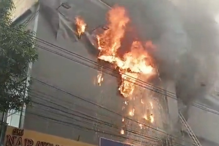 Fire breaks out in commercial complex in Hyderabad