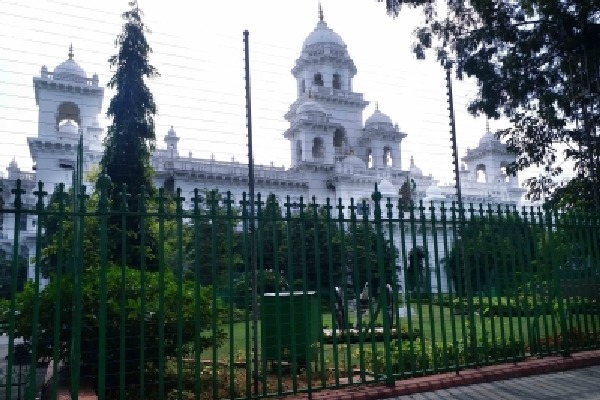 Congress workers stage protest near Telangana Assembly