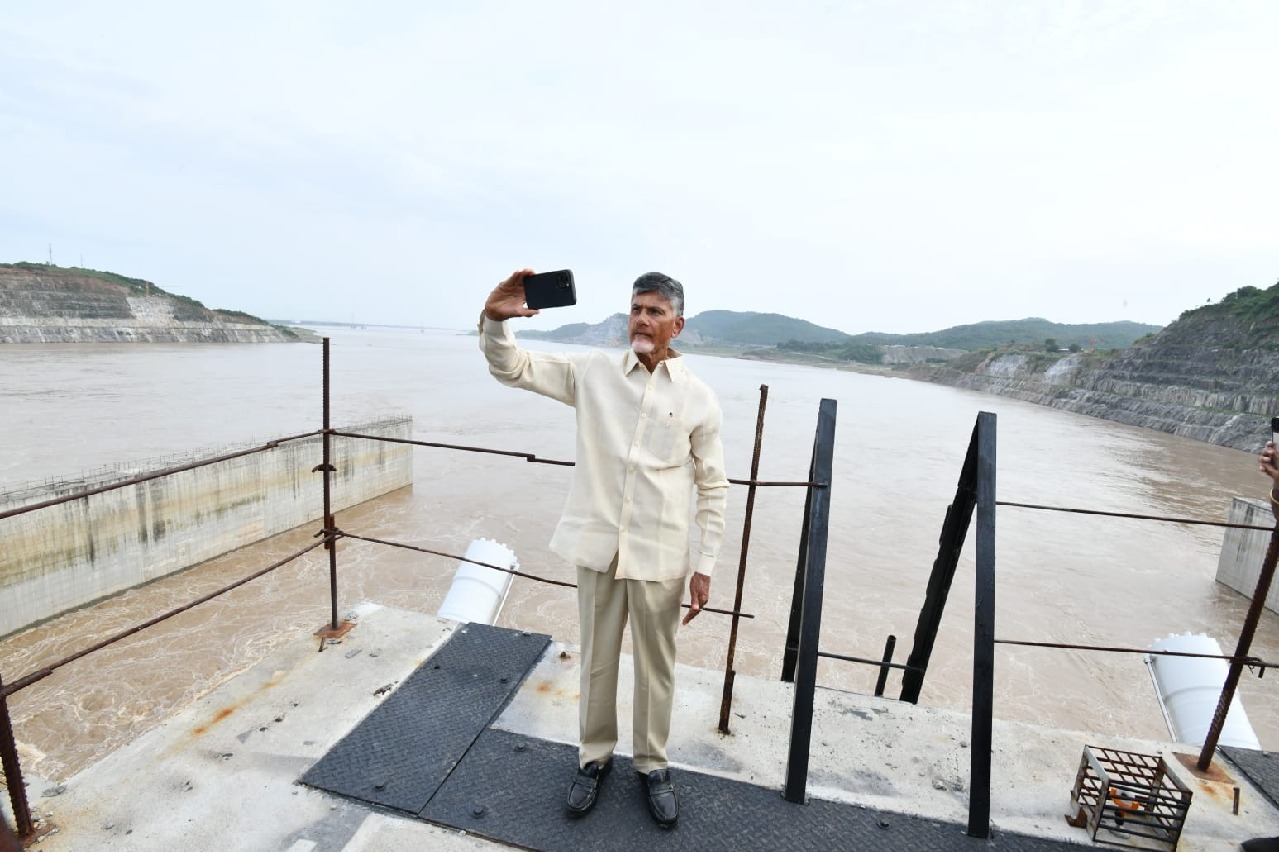 Polavaram became victim of Jagan’s 'inefficiency': Chandrababu Naidu