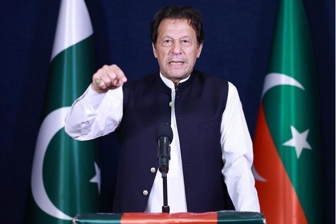 Pak poll panel disqualifies Imran Khan for five years