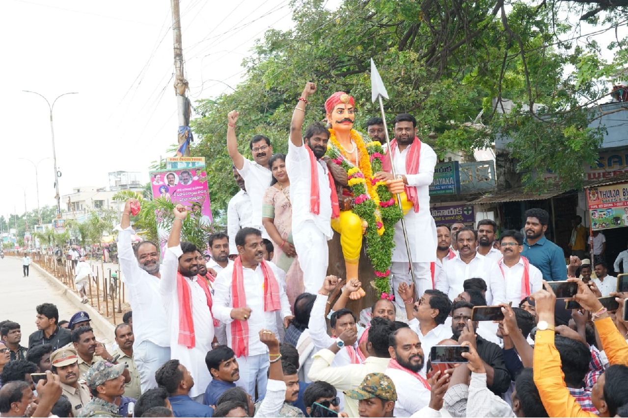 Telangana pays tributes to freedom fighter Papanna Goud