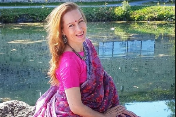 'Yeh Rishta Kya Kehlata Hai' actress Suzanne Bernert explores temples in Hyderabad this time