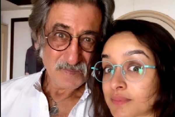 Shraddha drops adorable bday wish for her 'rockstar baapu'