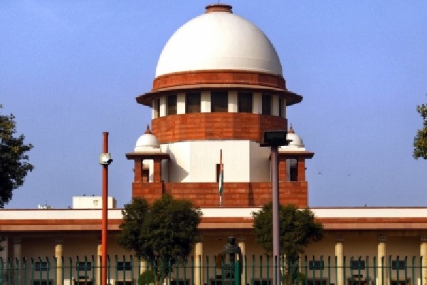 Duty of police authorities to produce accused before trial court: SC