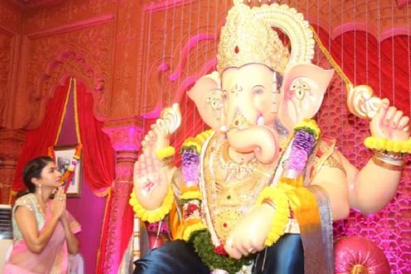 Lakshmi Manchu seeks Lord Ganpati’s blessings at Andheri Cha Raja in Mumbai