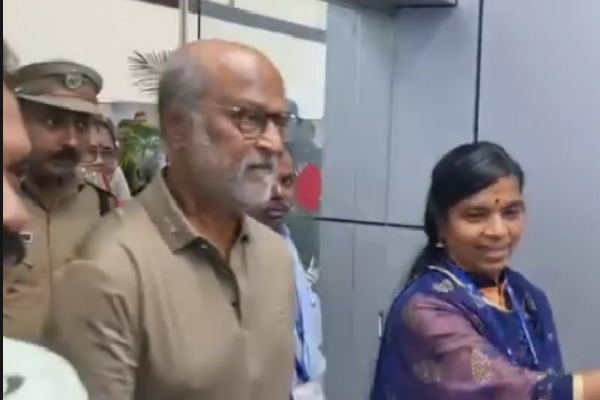 Shouts of Thalaivar.. Thalaivar, as Rajinikanth arrives in Thiruvananthapuram