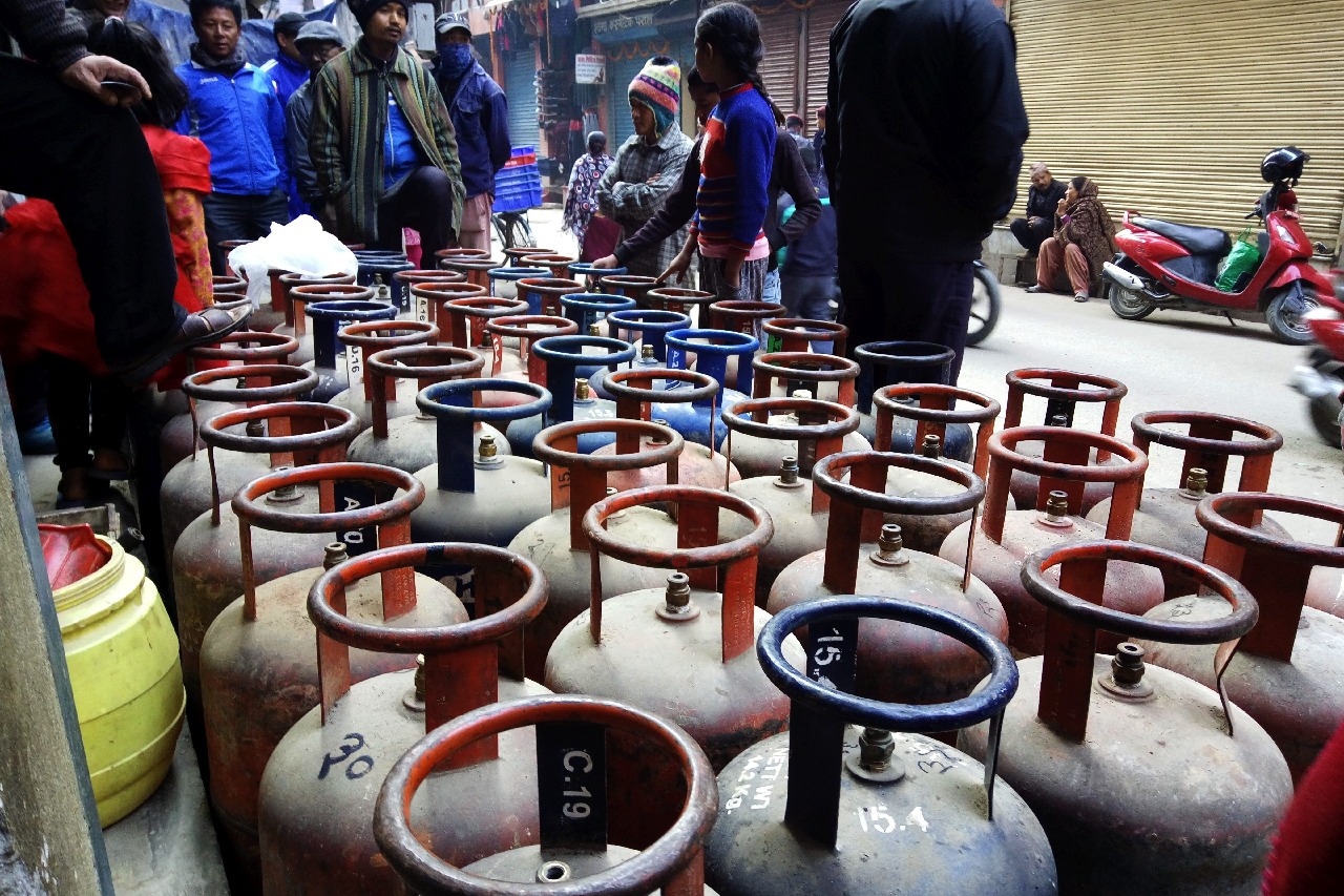 Govt raises cooking gas subsidy to Ujjwala beneficiaries to Rs 300 per cylinder