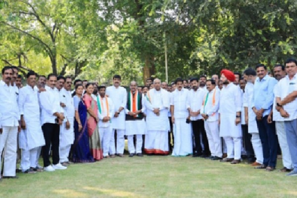 Another blow to BRS, two senior leaders join Congress