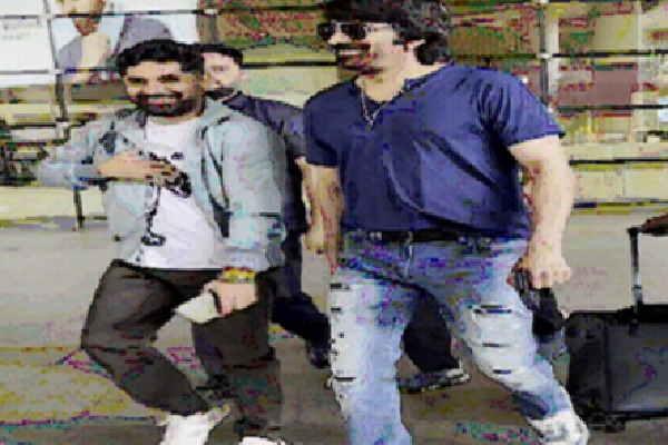 Ravi Teja spotted in swag-filled outfit at Mumbai airport