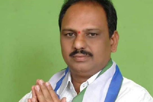 Youth hurls detonator on Andhra MLA's convoy