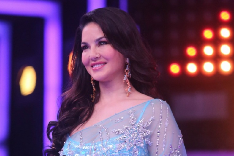 Sunny Leone: I can never do it the way Madhuri Dixit did in 'Mera Piya Ghar Aaya'