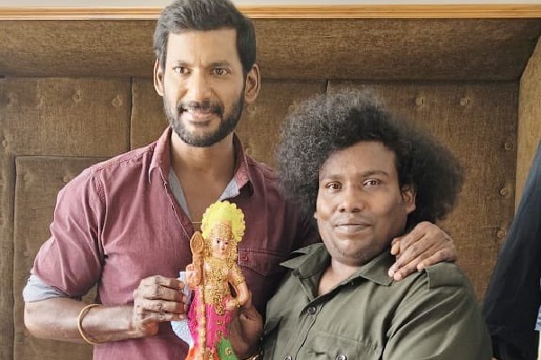 Vishal calls Yogi Babu ‘darling brother’ as he receives a statue of Lord Murugan