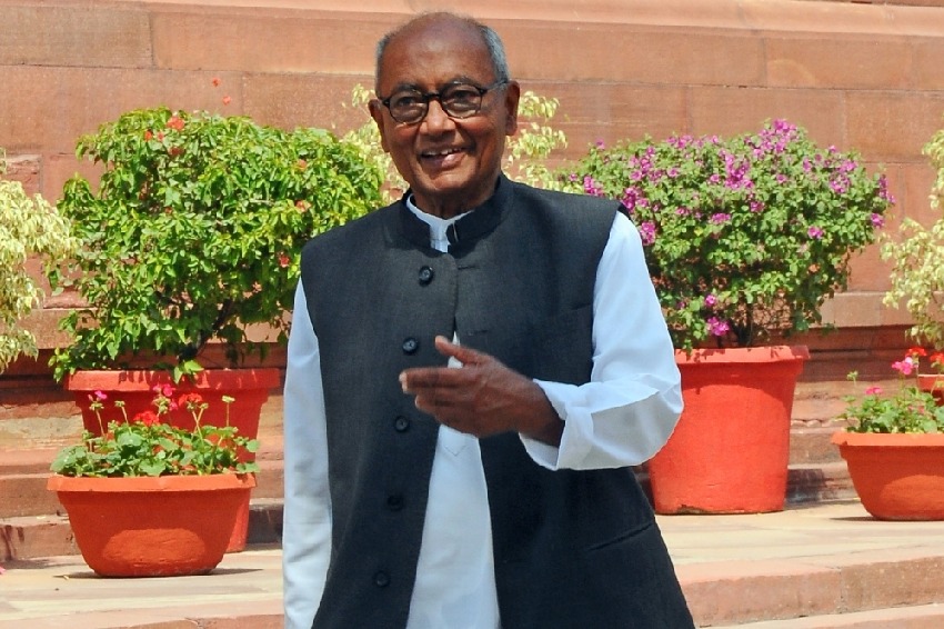 Digvijaya Singh's 'resignation letter' sparks off controversy, Congress lodges complaint