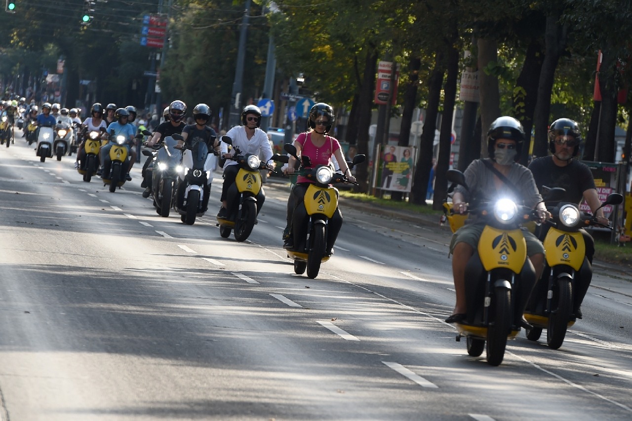 E-scooter injuries up over 70% among youth, helmet use must: Indian-origin scientist