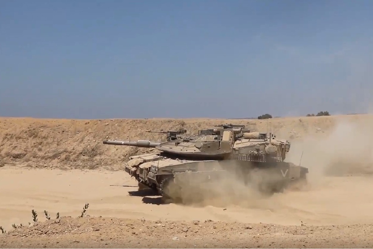 Israeli tank 'accidentally' fired at Egyptian post