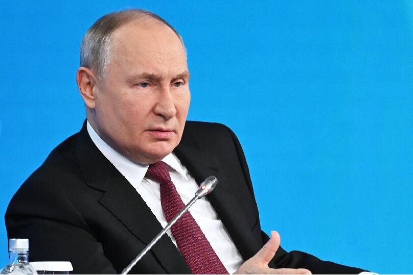 Putin allegedly 'suffers cardiac arrest': Report