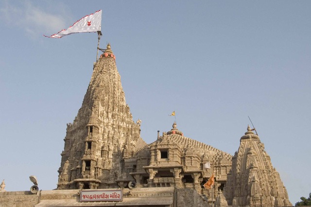 Mukesh Ambani, son seek blessings at Gujarat's Dwarkadhish temple