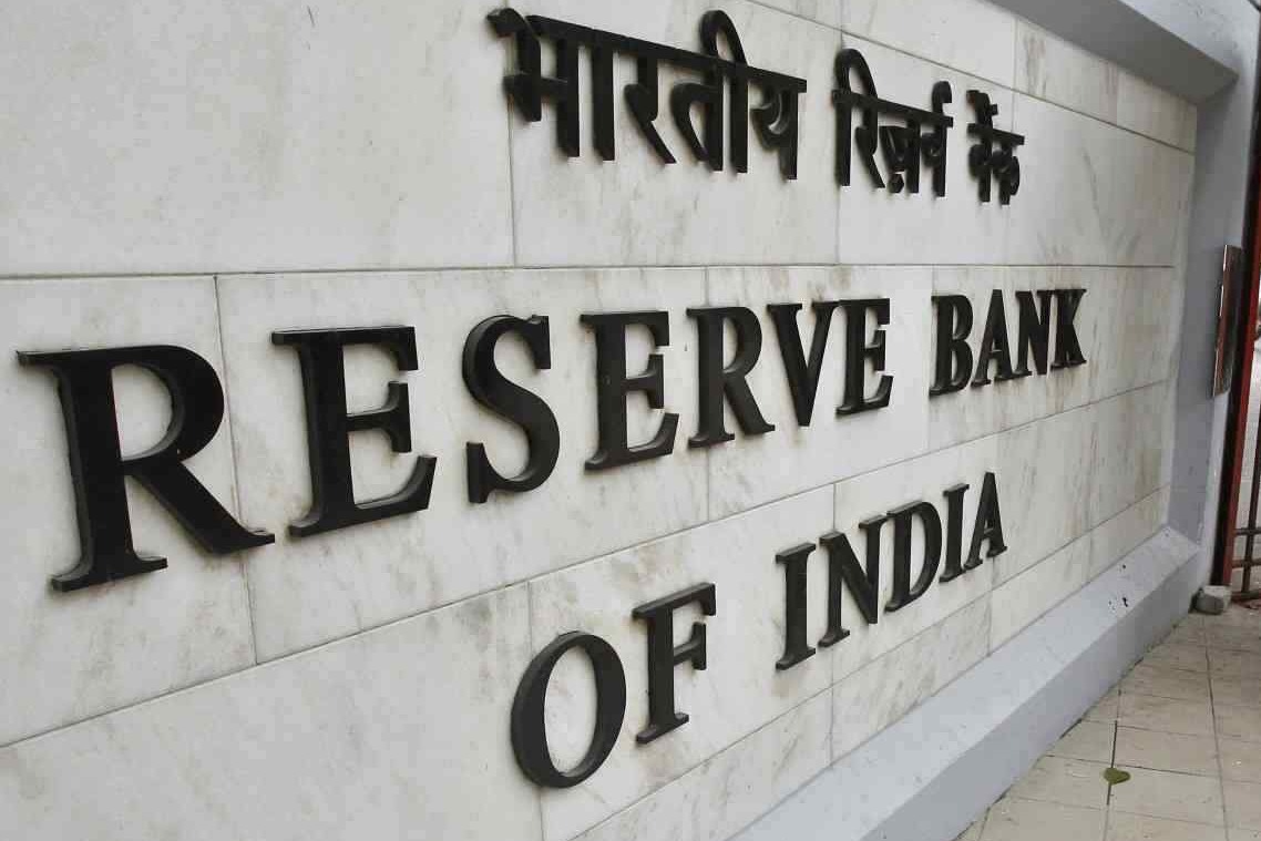 RBI fixes Rs 100 per day compensation for customers in case CIs don’t resolve complaint in 30 days