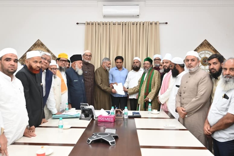 Ahead of Telangana polls, United Muslim Forum extends support to BRS