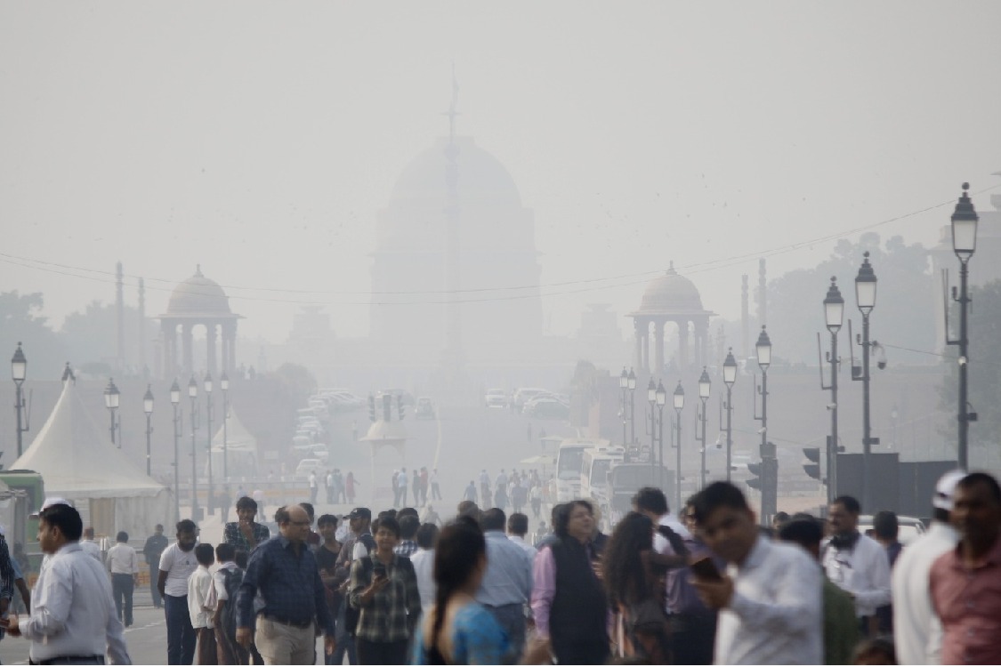 Delhi’s AQI slightly improves, enter into 'very poor' category