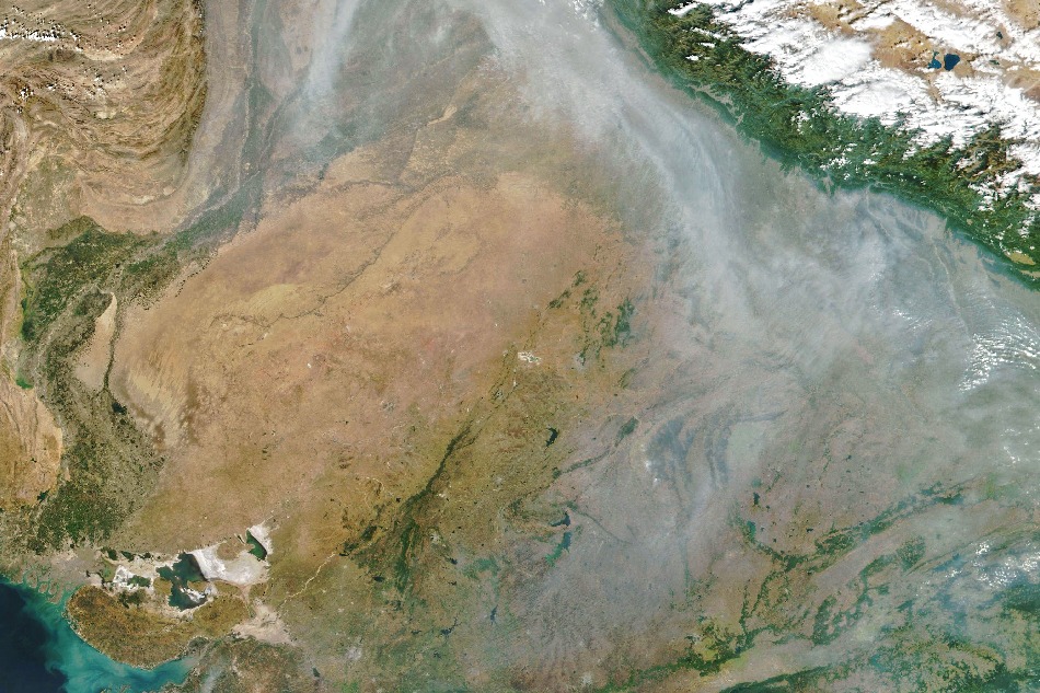 NASA satellite images reveal expanding toxic smoke over northern India