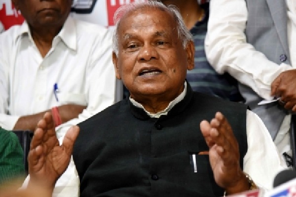 Nitish has lost his mind, someone mixing poison in his food: Manjhi