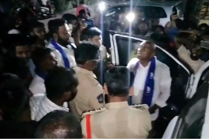 BRS, BSP workers clash in Telangana’s Kagaznagar