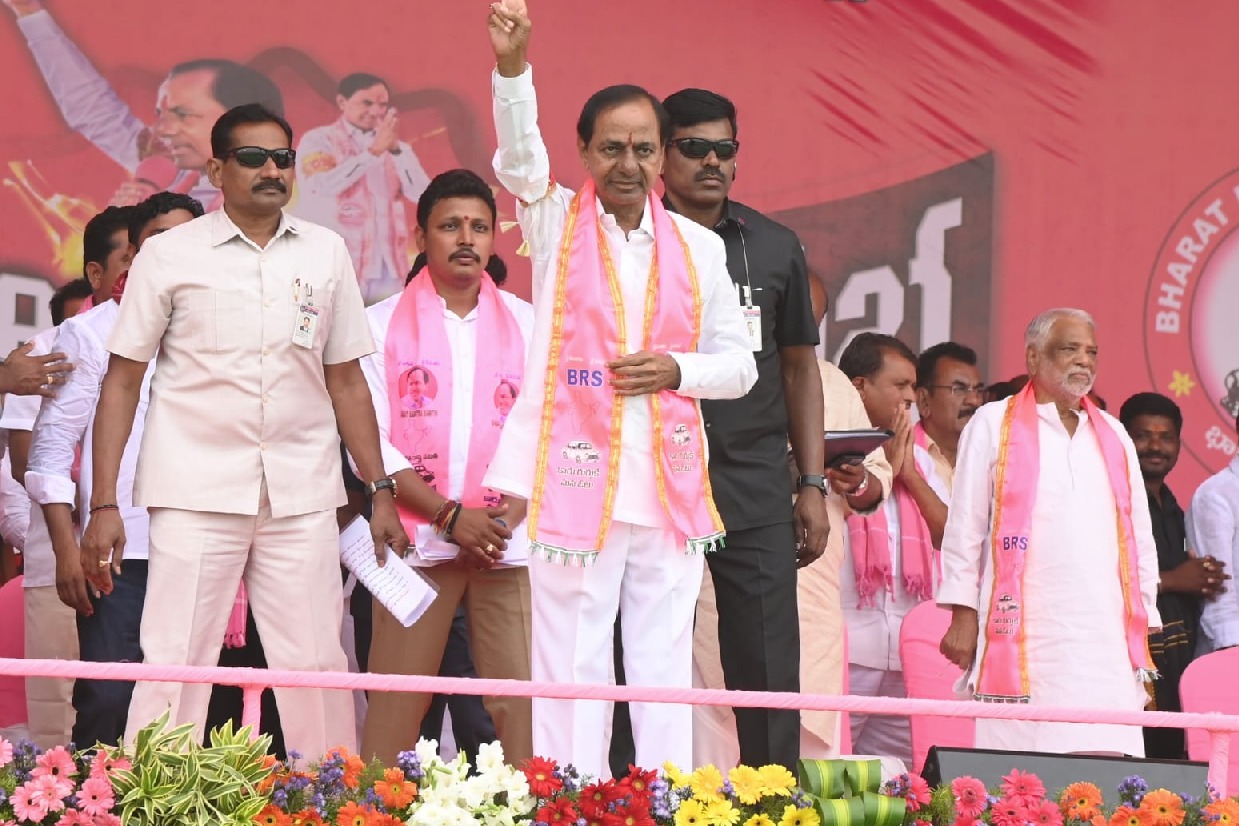 KCR predicts coalition govt at Centre