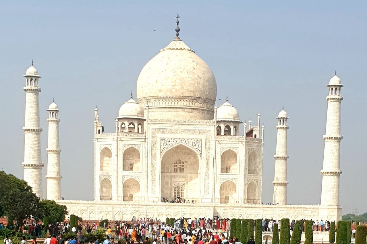 Tourist stopped from offering ‘namaaz’ at Taj Mahal