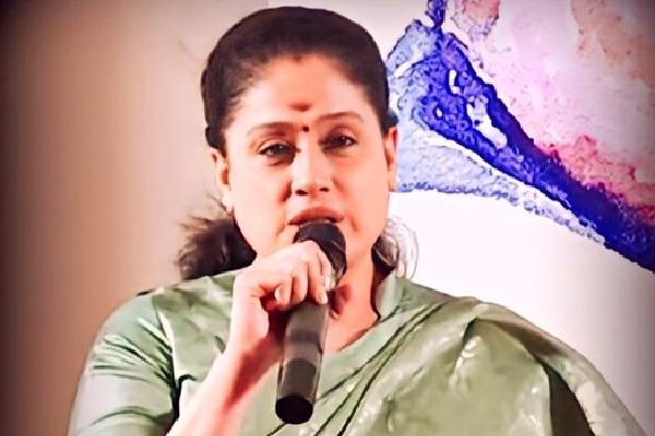 Day after joining Congress, actor Vijayashanthi appointed Telangana poll coordinator