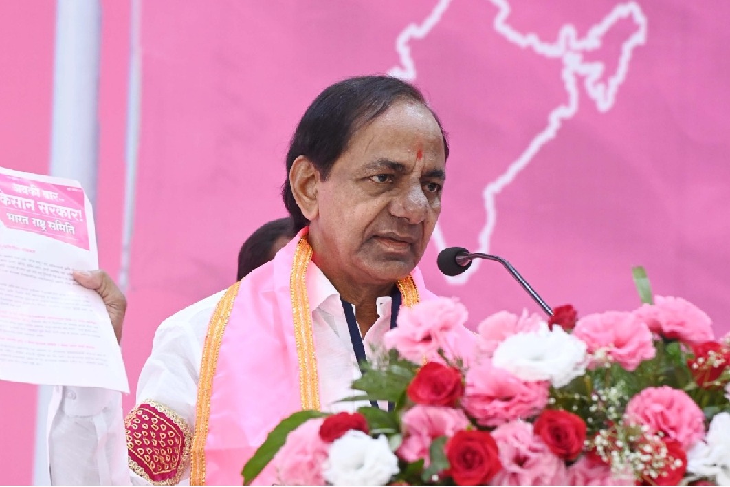 Telangana polls: KCR steps up attack on Congress