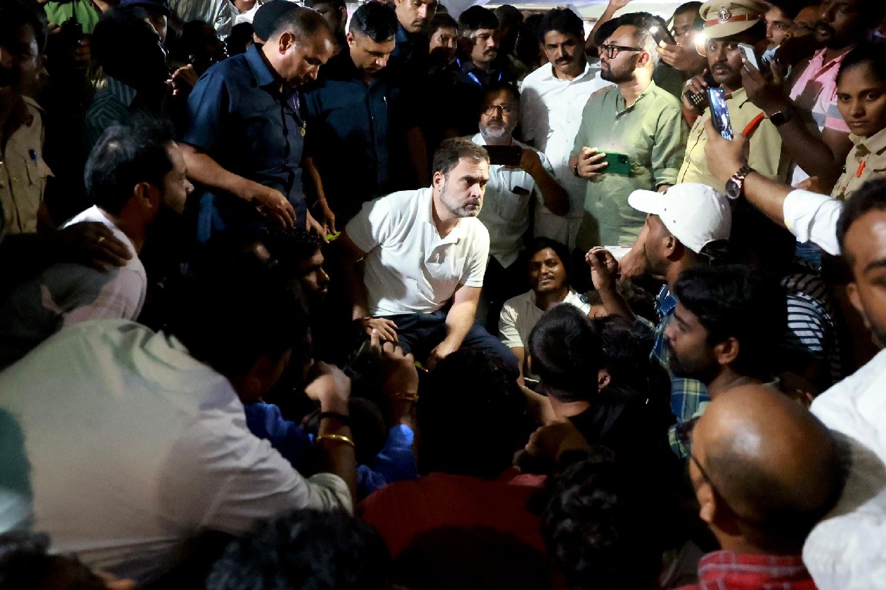 Rahul Gandhi meets job aspirants in Hyderabad